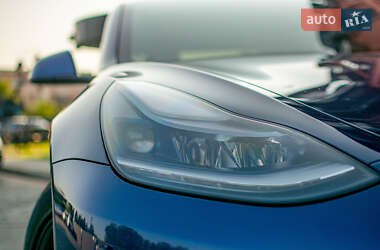 Седан Tesla Model 3 2021 в 