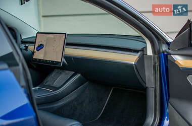 Седан Tesla Model 3 2021 в 