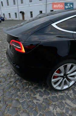 Седан Tesla Model 3 2019 в 