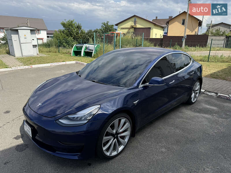 Седан Tesla Model 3 2018 в Києві
