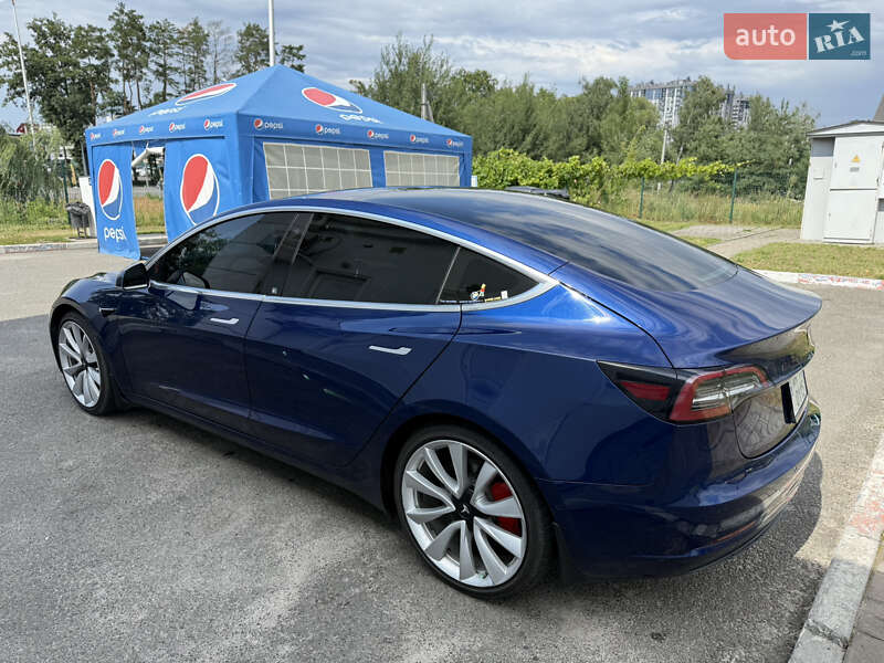 Седан Tesla Model 3 2018 в Києві