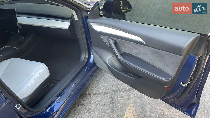 Седан Tesla Model 3 2022 в Одессе