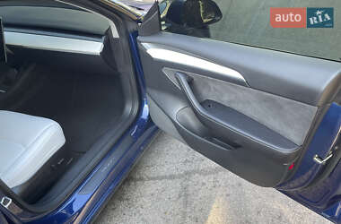 Седан Tesla Model 3 2022 в 