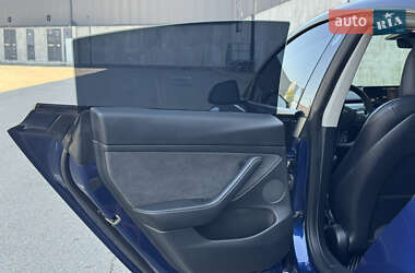 Седан Tesla Model 3 2022 в 