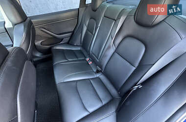 Седан Tesla Model 3 2022 в 