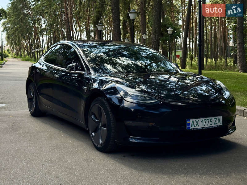 Седан Tesla Model 3 2018 в Чернигове