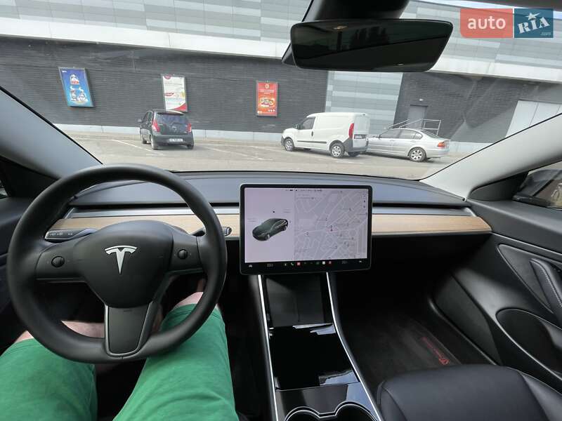 Седан Tesla Model 3 2020 в Днепре
