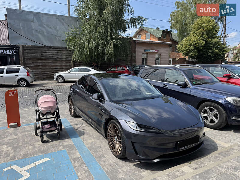 Седан Tesla Model 3 2024 в Львові