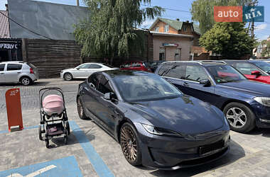 Седан Tesla Model 3 2024 в 