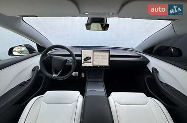 Седан Tesla Model 3 2024 в 