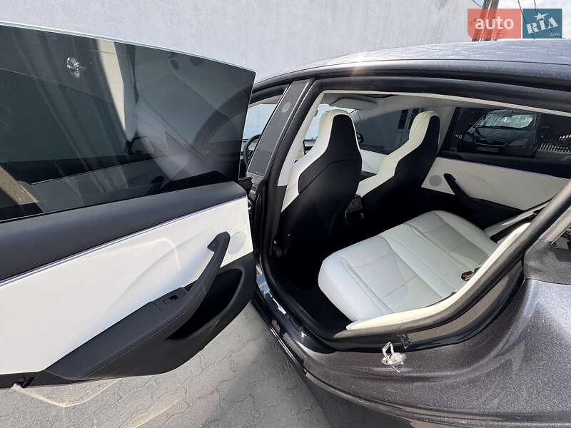 Седан Tesla Model 3 2024 в Львові
