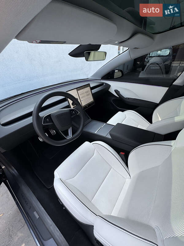 Седан Tesla Model 3 2024 в Львові