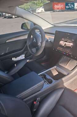 Седан Tesla Model 3 2022 в 