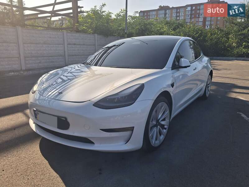 Седан Tesla Model 3 2022 в 