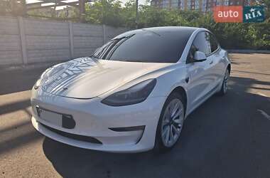 Седан Tesla Model 3 2022 в 