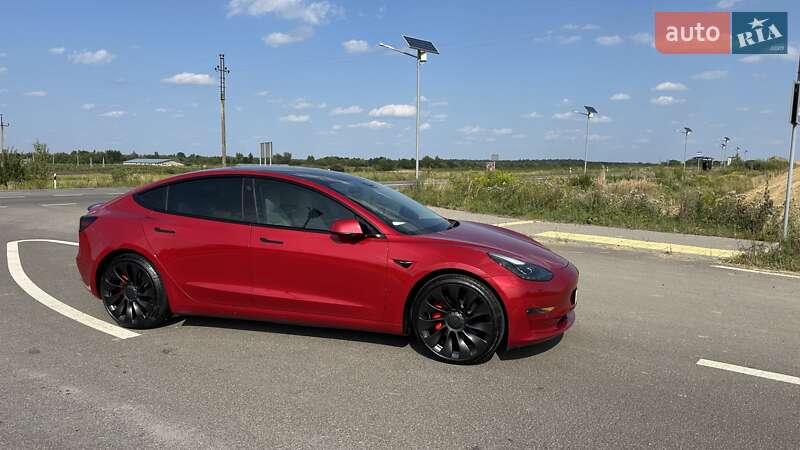 Седан Tesla Model 3 2022 в Жовкві