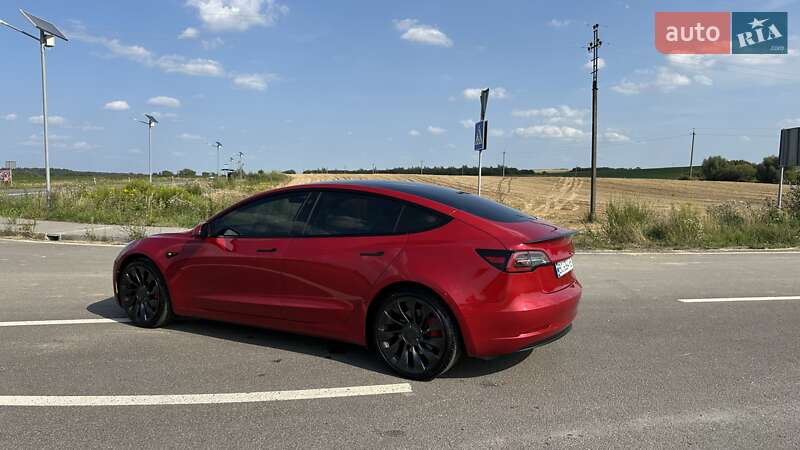 Седан Tesla Model 3 2022 в Жовкві