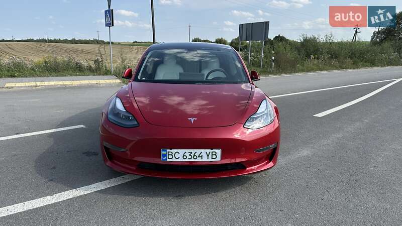 Седан Tesla Model 3 2022 в Жовкві
