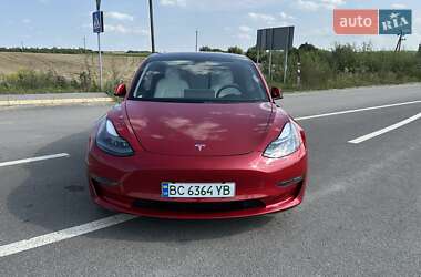 Седан Tesla Model 3 2022 в 