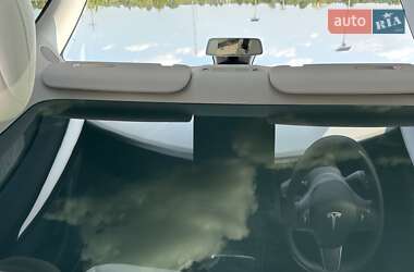 Седан Tesla Model 3 2022 в 