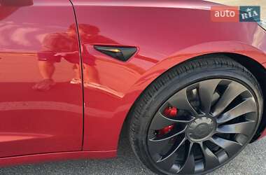 Седан Tesla Model 3 2022 в 