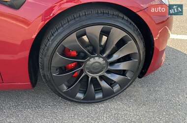 Седан Tesla Model 3 2022 в 