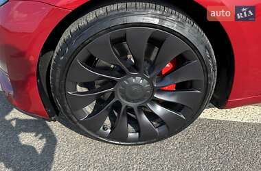 Седан Tesla Model 3 2022 в 