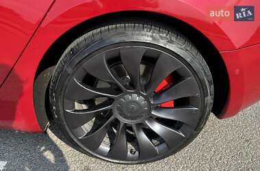 Седан Tesla Model 3 2022 в 