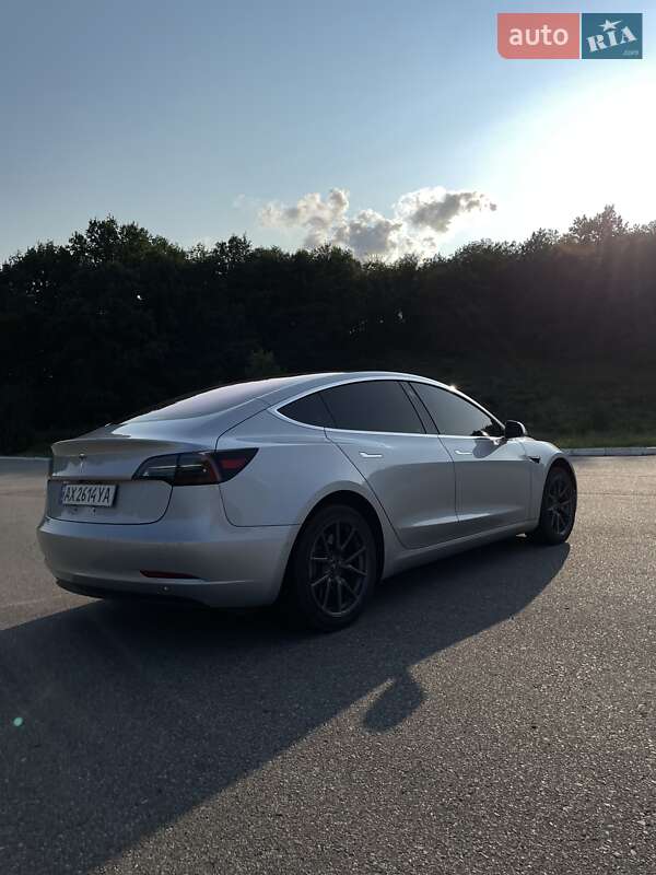 Седан Tesla Model 3 2018 в Харкові