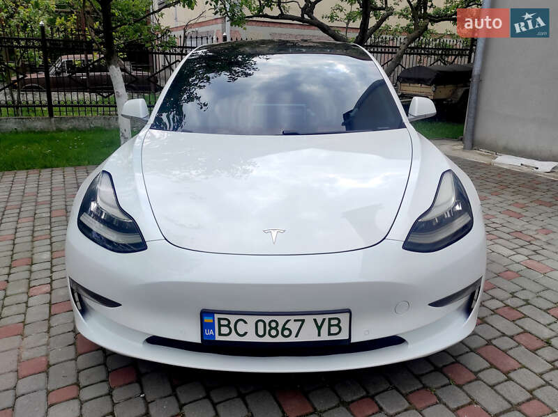 Седан Tesla Model 3 2018 в Львові