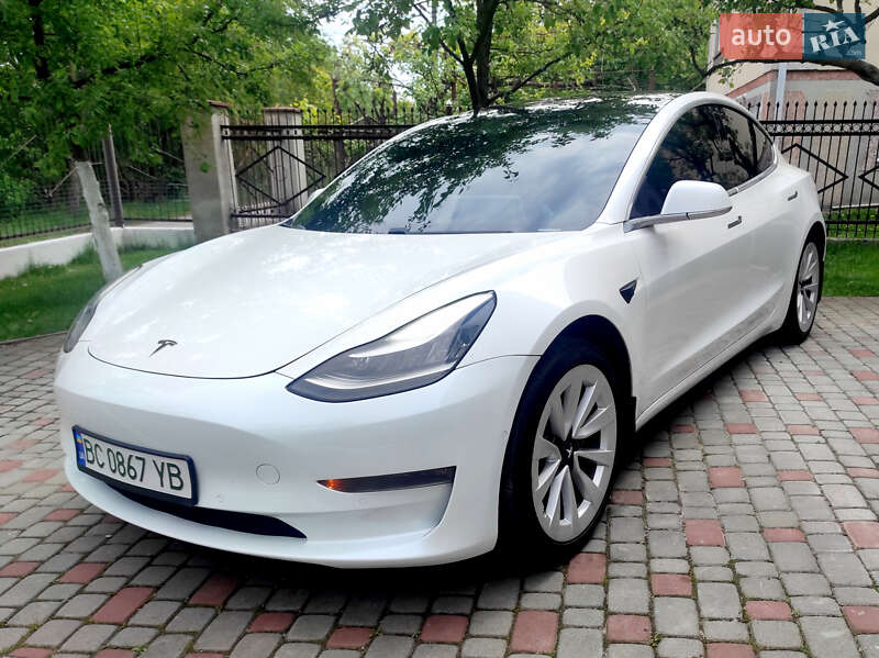 Седан Tesla Model 3 2018 в Львові
