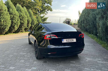 Седан Tesla Model 3 2022 в 