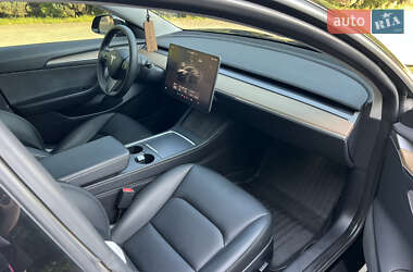 Седан Tesla Model 3 2022 в 