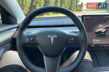 Седан Tesla Model 3 2022 в 