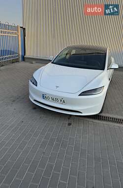 Седан Tesla Model 3 2024 в 