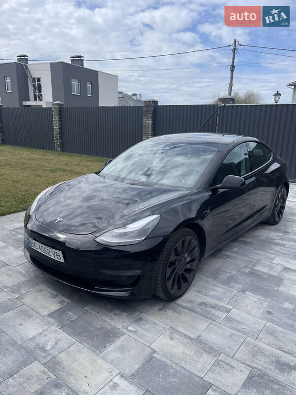 Седан Tesla Model 3 2021 в Києві