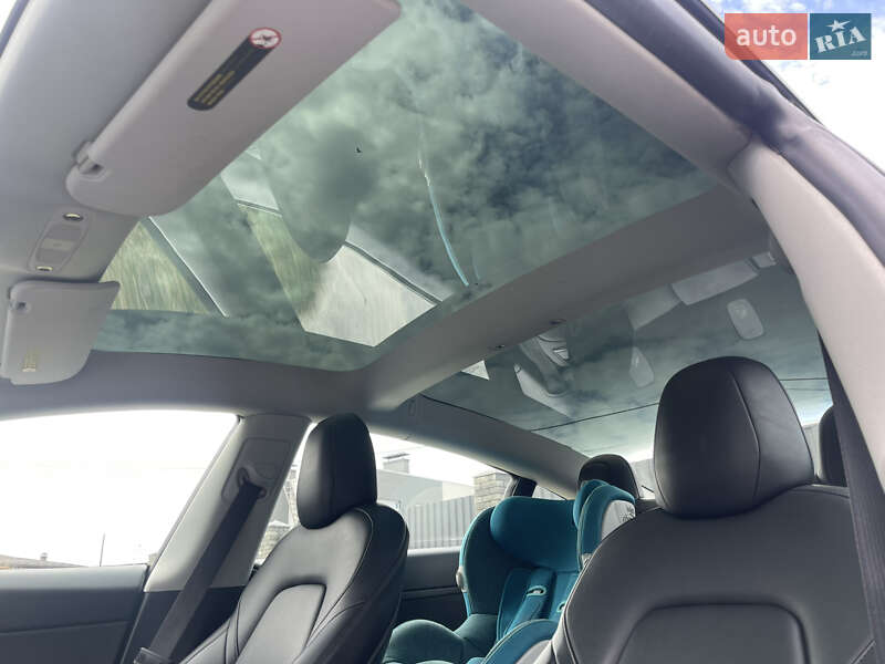 Седан Tesla Model 3 2021 в Києві