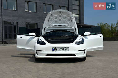 Седан Tesla Model 3 2023 в 