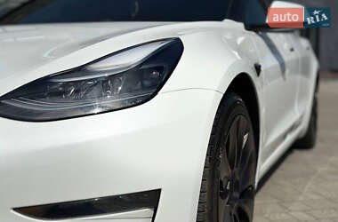 Седан Tesla Model 3 2023 в 