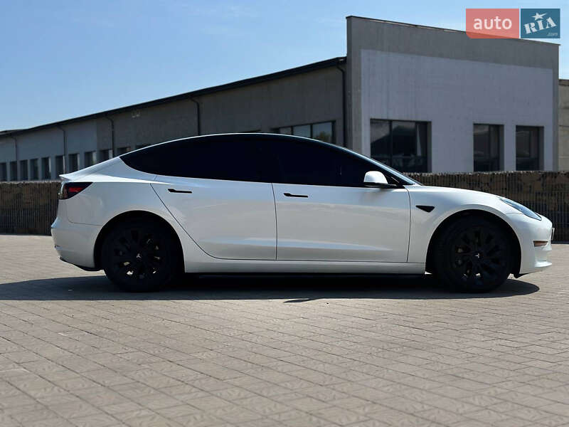 Седан Tesla Model 3 2023 в Ровно