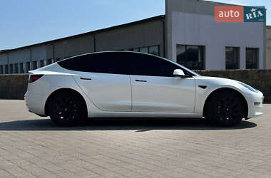 Седан Tesla Model 3 2023 в 