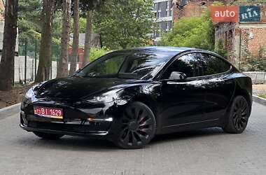 Седан Tesla Model 3 2022 в 
