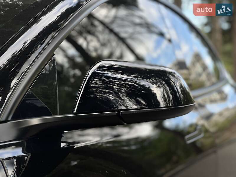 Седан Tesla Model 3 2022 в Львове