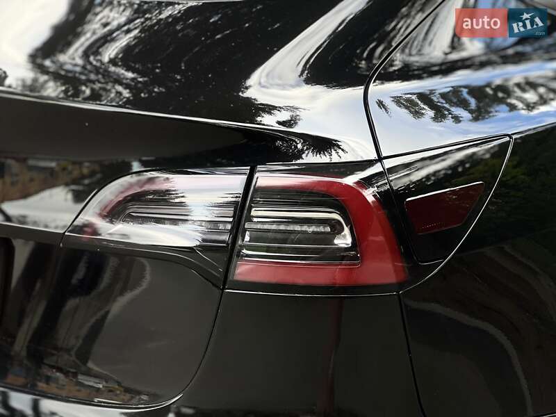 Седан Tesla Model 3 2022 в Львове