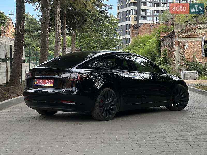 Седан Tesla Model 3 2022 в Львове