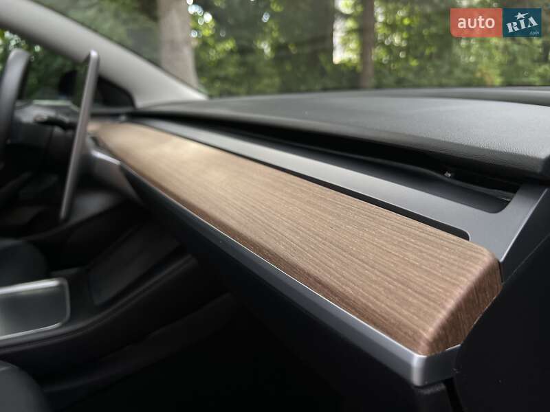Седан Tesla Model 3 2022 в Львове