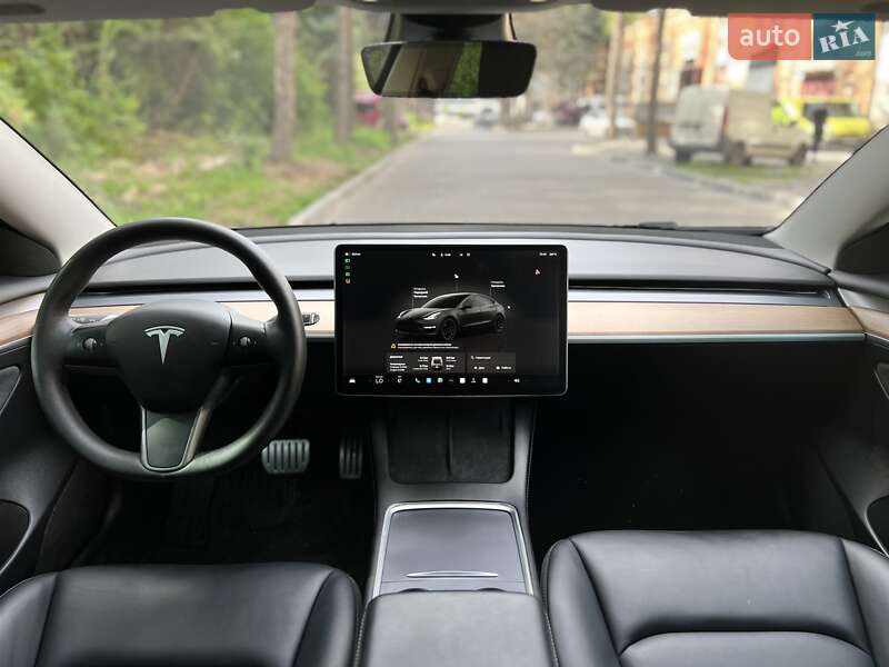 Седан Tesla Model 3 2022 в Львове