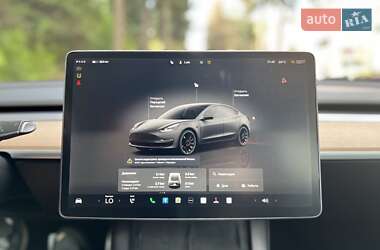 Седан Tesla Model 3 2022 в 