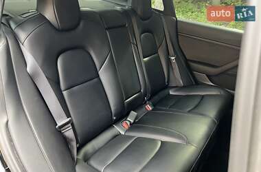 Седан Tesla Model 3 2022 в 