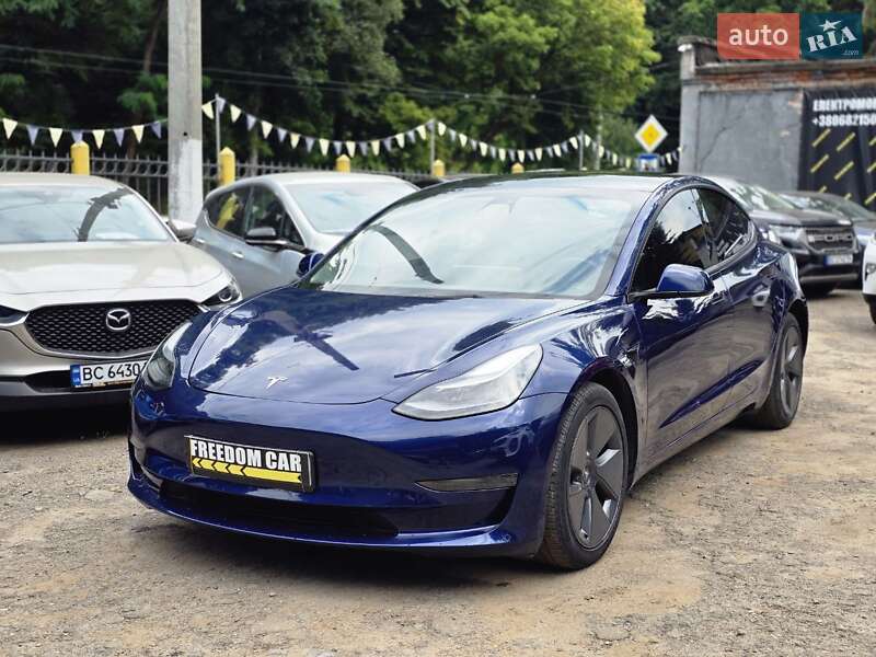 Седан Tesla Model 3 2023 в Львове